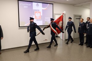 wprowadzenie pocztu sztandarowego Komendy Miejskiej Policji w Tarnowie