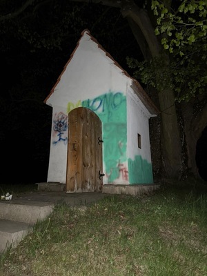 Pomalowana kapliczka