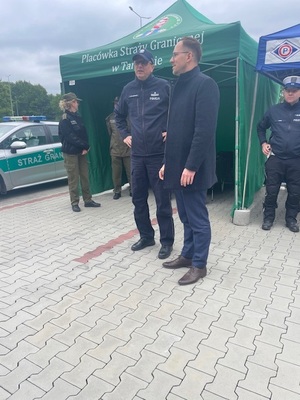 Komendant Miejski Policji w Tarnowie rozmawiający z Prezydentem Miasta Tarnowa