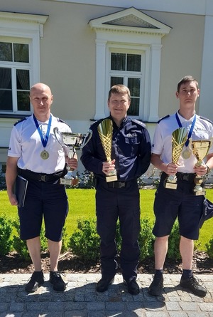 Policjanci nagrodzeni w zawodach