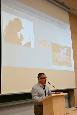 Jakub Brzeżański podczas wykładu