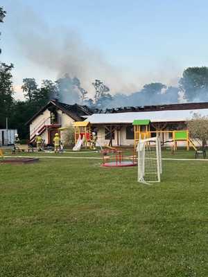 Pożar dachu budynku parterowego