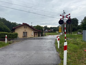 oznakowany przejazd kolejowy na którym doszło do zdarzenia