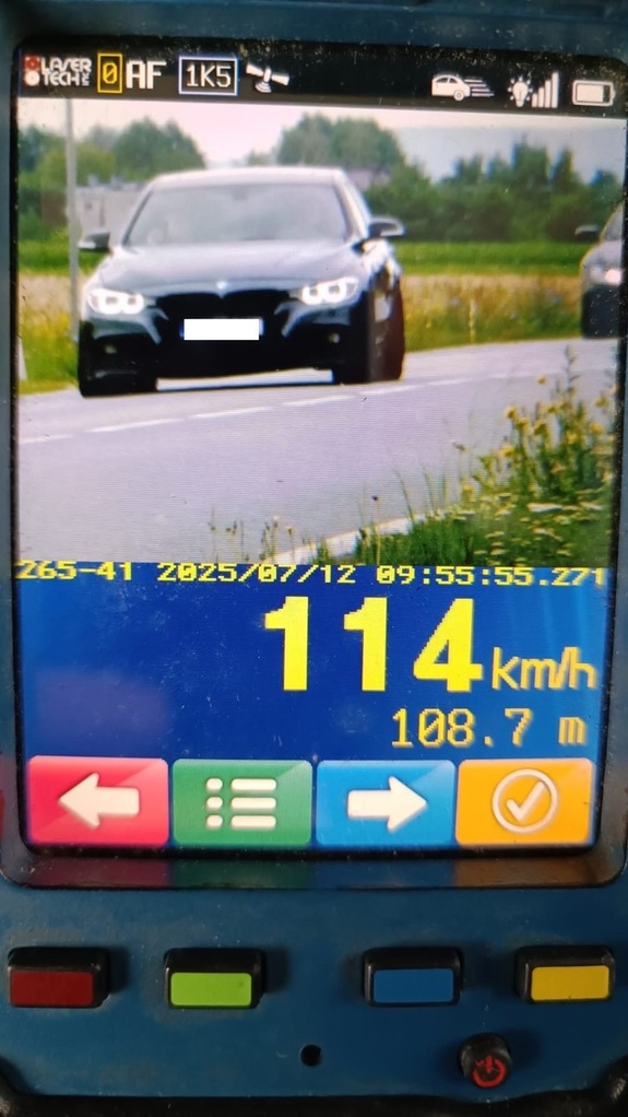 Samochód BMW - pomiar prędkości