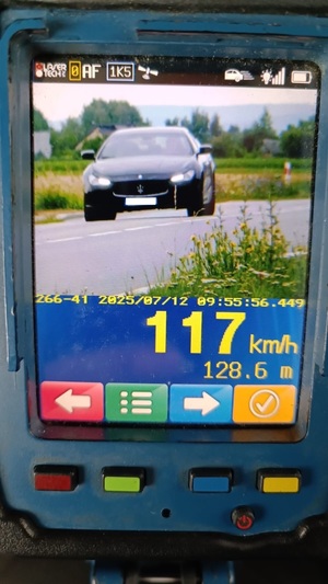 Samochód Maserati - pomiar prędkości