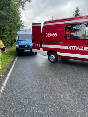 radiowozy policji i straży pożarnej