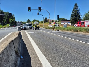 Policjanci WRD wykonujący czynności na miejscu zdarzenia