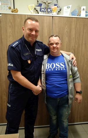 Komendant komisariatu  wraz z Andrzejem
