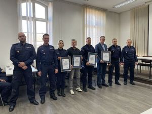 Komendant Miejski Policji w Tarnowie podczas spotkania z kierownictwem oraz policjantami Komisariatu Tarnów Centrum