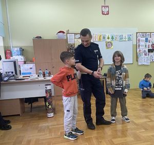 dzieci uczestniczące w prelekcjach