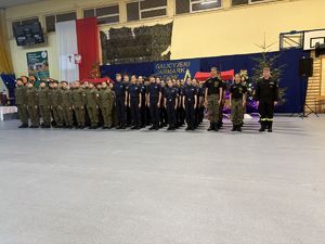 Komendant insp. dr Bogumił Jedynak mianował uczniów klasy policyjnej