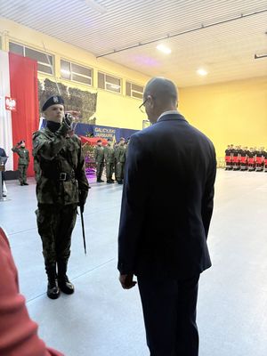 Komendant insp. dr Bogumił Jedynak mianował uczniów klasy policyjnej