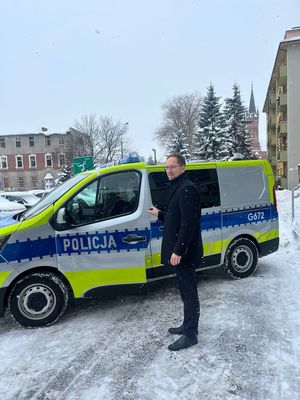 Oficjalne przekazanie radiowozu tarnowskiej Policji