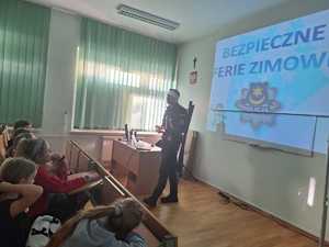 Policjant podczas prelekcji