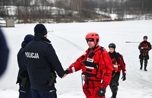 Pokazowe ćwiczenia z ratownictwa lodowego