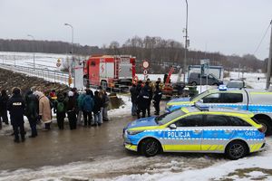 Pokazowe ćwiczenia z ratownictwa lodowego