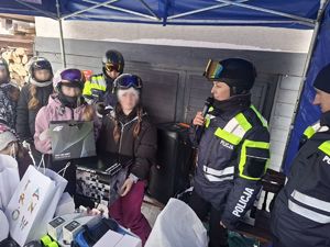 laureaci konkursu odbierający nagrody