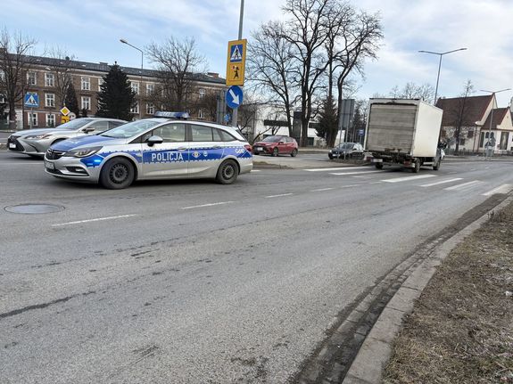 radiowóz WRD w miejscu zdarzenia drogowego