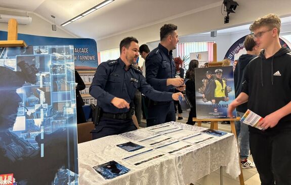 Policjanci z Żabna na Targach Edukacyjnych