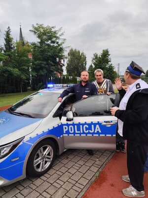 dzielnicowi prowadzący prelekcję   (2)
