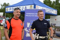 Funkcjonariusz policji oraz ratownik medyczny