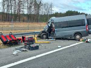 Uszkodzony bus na autostradzie A4