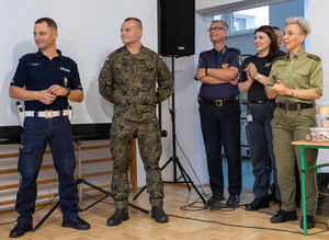 mundurowi biorący udział w spotkaniu