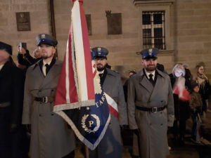 Poczet sztandarowy tarnowskich policjantów