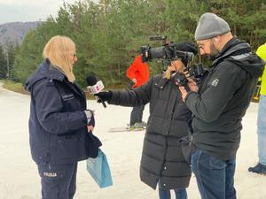 policjantka udzielająca wywiadu